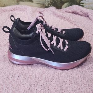 Brooks Sz 8 Levitate 2 sneakers